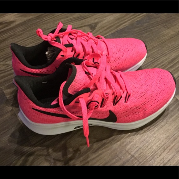 Nike Women’s AIR zoom Pegasus Running Shoe - Picture 2 of 6